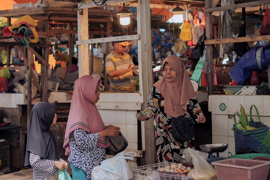 The Secret of Toko Eti Susanti: Welcoming Customers with a Smile Amidst Cilacap's Bustle